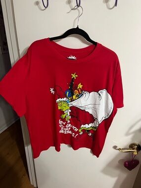 💜 XL Dr. Seuss Red Tee with Grinch Accent